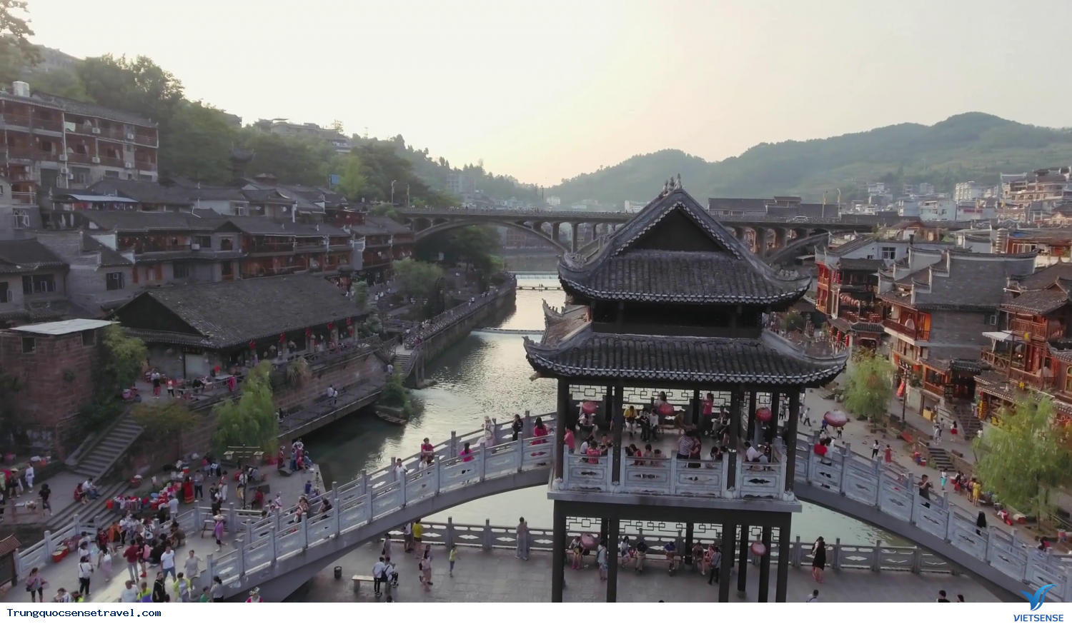 Tour du lịch Phượng Hoàng Cổ Trấn - Ảnh 2 Tour du lịch Phượng Hoàng Cổ Trấn - Ảnh 2