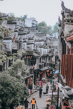 Cầm 6 triệu oanh tạc Phượng Hoàng cổ trấn siêu hot trên cộng đồng mạng