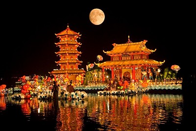 Ngắm trăng khổng lồ trong đêm Trung Thu tại Trung Quốc, 2018 Ngắm trăng khổng lồ trong đêm Trung Thu tại Trung Quốc, 2018