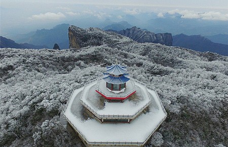 Khám phá Thiên Môn Sơn mùa băng tuyết tại Trương Gia Giới