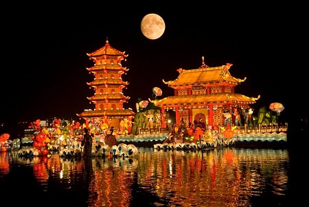 Ngắm trăng khổng lồ trong đêm Trung Thu tại Trung Quốc, 2018
