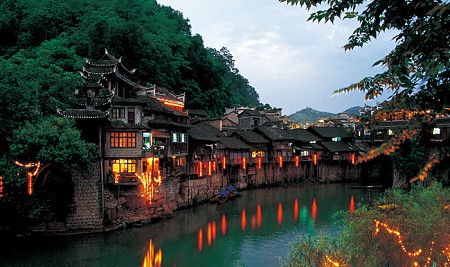 Phượng Hoàng Cổ Trấn – thị trấn cổ tuyệt đẹp đang làm mưa làm gió tại Trung Quốc
