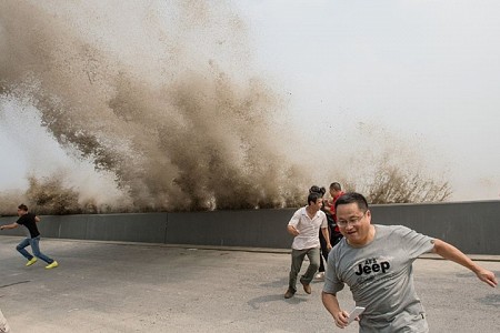 Sông Tiền Đường trở mình với con ‘’quái vật’’