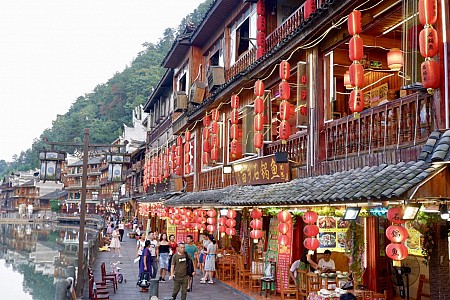 Trải Nghiệm Trương Gia Giới - Phù Dung Trấn - Phượng Hoàng Cổ Trấn