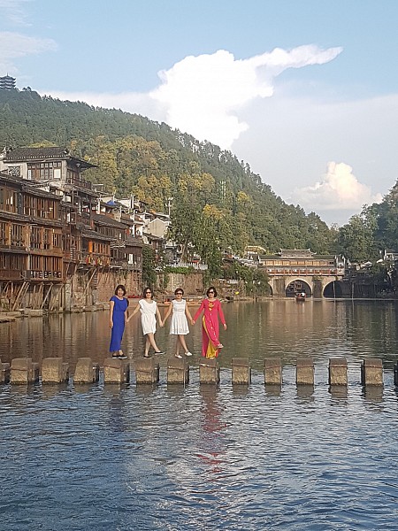 Trải Nghiệm Trương Gia Giới - Phù Dung Trấn - Phượng Hoàng Cổ Trấn