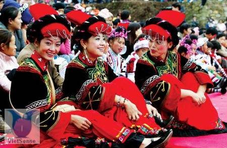 Trung Quốc: “Độc đáo” với lễ hội sờ ngực