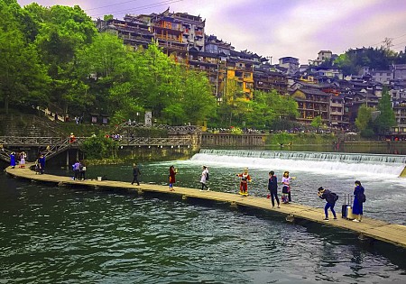 Trương Gia Gới – Phù Dung Trấn – Phượng Hoàng Cổ Trấn – Đồng Nhân 5 Ngày - Bay Khứ Hồi