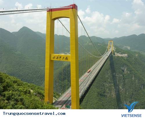 Chóng mặt khi đi cầu thang tại Trung Quốc - Ảnh 1 Chóng mặt khi đi cầu thang tại Trung Quốc - Ảnh 1