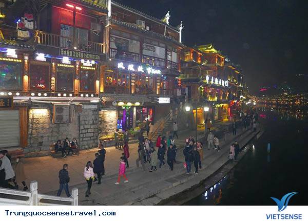 Khám phá Phượng Hoàng Trấn Cổ ngàn năm - Ảnh 4