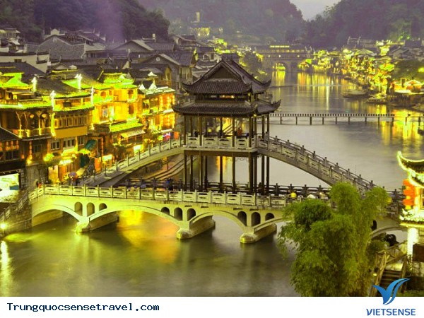 Phượng Hoàng Cổ Trấn – Thị trấn mộng mơ - Ảnh 2 Phượng Hoàng Cổ Trấn – Thị trấn mộng mơ - Ảnh 2