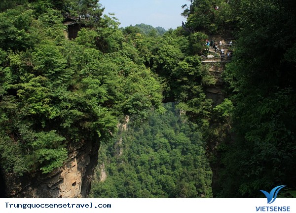 Thiên hạ đệ nhất Kiều - nơi thu hút khách thăm quan với những chiếc khóa tình yêu - Ảnh 2 Thiên hạ đệ nhất Kiều - nơi thu hút khách thăm quan với những chiếc khóa tình yêu - Ảnh 2