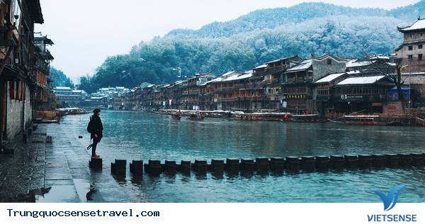 Trải nghiệm Phượng Hoàng Cổ Trấn những ngày đông - Ảnh 3