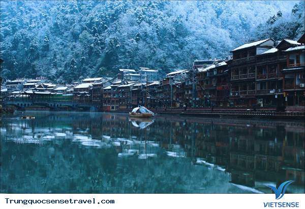 Trải nghiệm Phượng Hoàng Cổ Trấn những ngày đông - Ảnh 2