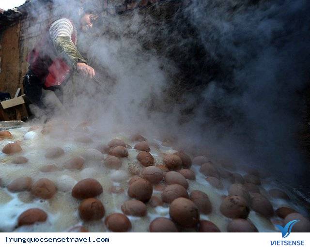 Trứng luộc bằng nước tiểu bé trai tại Trung Quốc - Ảnh 1