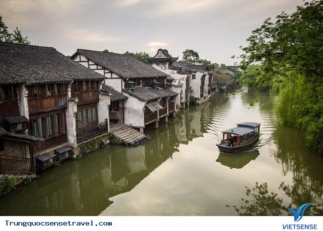 Ghé thăm 8 cổ trấn đẹp như tranh ở Trung Quốc - Ảnh 5 Ghé thăm 8 cổ trấn đẹp như tranh ở Trung Quốc - Ảnh 5