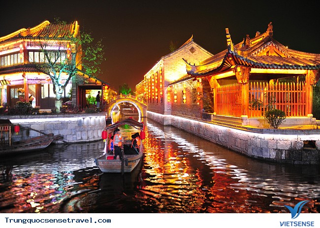 Ghé thăm 8 cổ trấn đẹp như tranh ở Trung Quốc - Ảnh 7 Ghé thăm 8 cổ trấn đẹp như tranh ở Trung Quốc - Ảnh 7