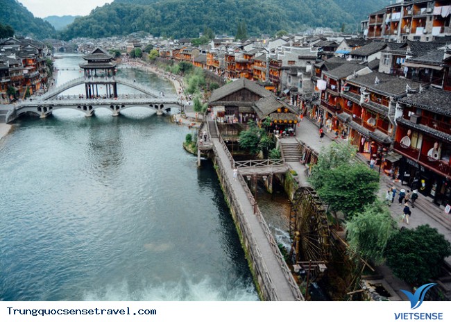 Khám phá chốn bồng lai tiên cảnh Phượng Hoàng Cổ Trấn tại Trung Quốc - Ảnh 6