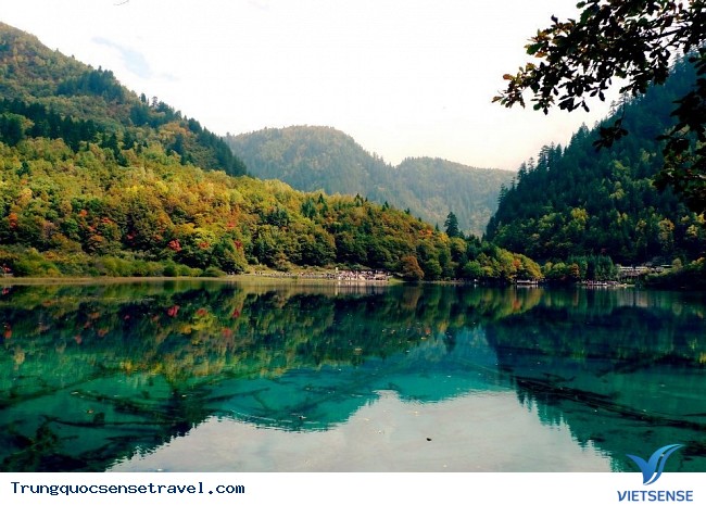 Hồ Gấu Trúc – Panda Lake Hồ Gấu Trúc – Panda Lake