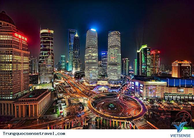 24 giờ đầy sôi động ở Thượng Hải phồn hoa - Ảnh 1 24 giờ đầy sôi động ở Thượng Hải phồn hoa - Ảnh 1