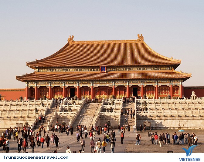 Tắm nắng trên bãi biển của Hải Nam