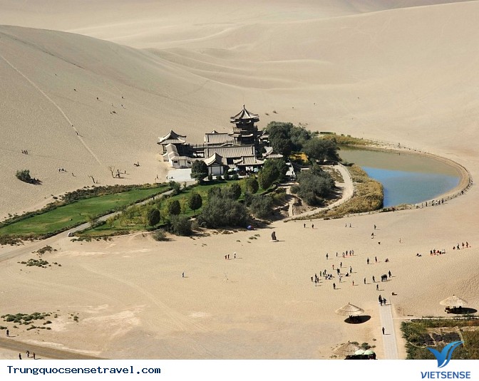 Trượt trên đường trượt băng dài 5.184 feet tại Mutianyu - một phần của Vạn Lý Trường Thành