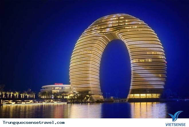 Khách sạn hình móng ngựa