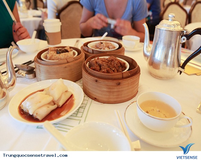 Băng qua thung lũng Longtan và chiêm ngưỡng đá thạch anh tím đỏ