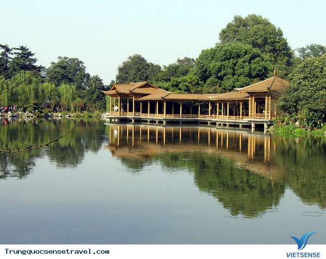 Hấp dẫn truyện tình Hứa Tiên và Bạch Xà tại Hàng Châu - Ảnh 1