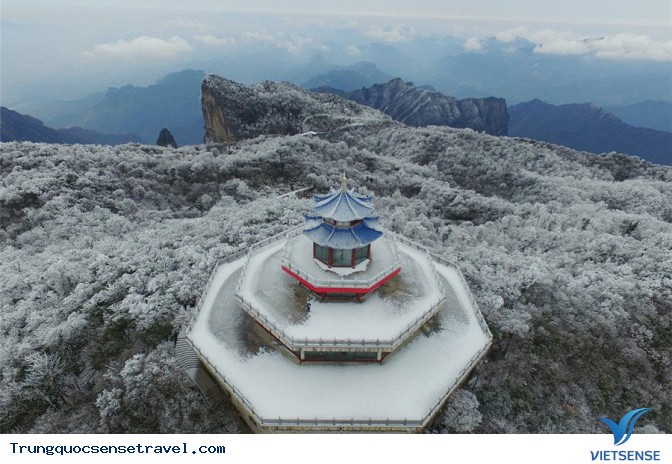 Khám phá Thiên Môn Sơn mùa băng tuyết tại Trương Gia Giới - Ảnh 3