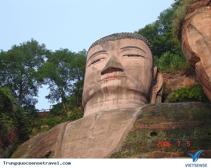 Kỳ vĩ bức tượng Phật đá lớn nhất thế giới: Lạc Sơn Đại Phật - Ảnh 3 Kỳ vĩ bức tượng Phật đá lớn nhất thế giới: Lạc Sơn Đại Phật - Ảnh 3