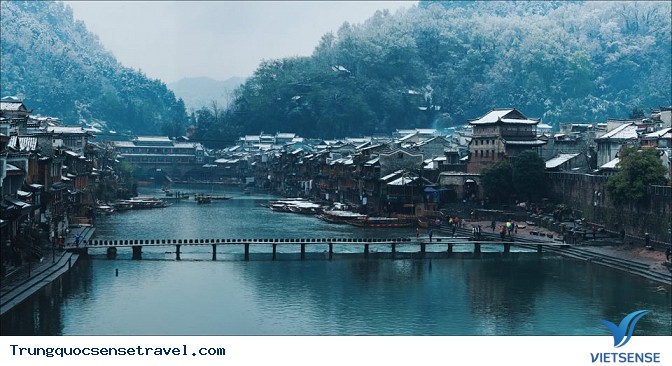 Trải nghiệm Phượng Hoàng Cổ Trấn những ngày đông - Ảnh 4