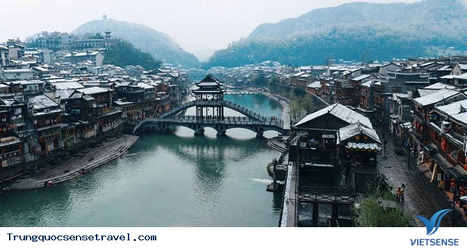 Trải nghiệm Phượng Hoàng Cổ Trấn những ngày đông - Ảnh 1