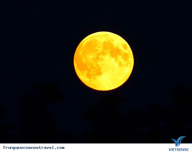 Trào lưu cực hot tại Trung Quốc: ngắm mặt trăng từ máy bay - Ảnh 2 Trào lưu cực hot tại Trung Quốc: ngắm mặt trăng từ máy bay - Ảnh 2