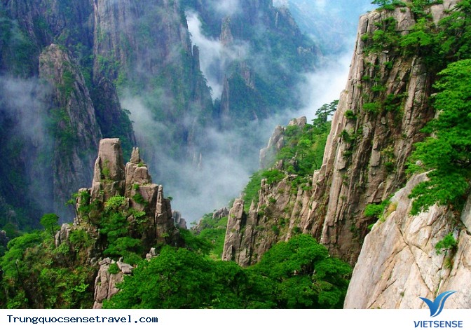 Vẻ đẹp kỳ vĩ của những ngọn núi huyền thoại trong giới võ lâm Trung Hoa - Ảnh 4 Vẻ đẹp kỳ vĩ của những ngọn núi huyền thoại trong giới võ lâm Trung Hoa - Ảnh 4