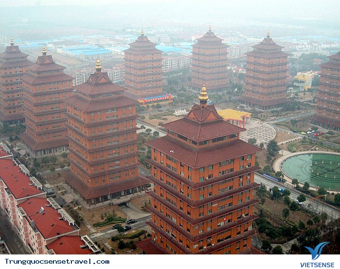 Choáng ngợp với ngôi làng triệu phú tại Trung Quốc - Ảnh 1 Choáng ngợp với ngôi làng triệu phú tại Trung Quốc - Ảnh 1