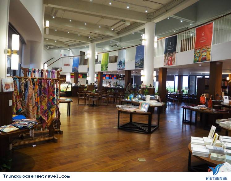 Các khu vực khác xung quanh bảo tàng