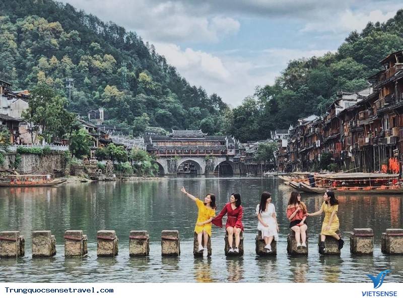 Trương Gia Giới - Phượng Hoàng Cổ Trấn - Bay Khứ Hồi