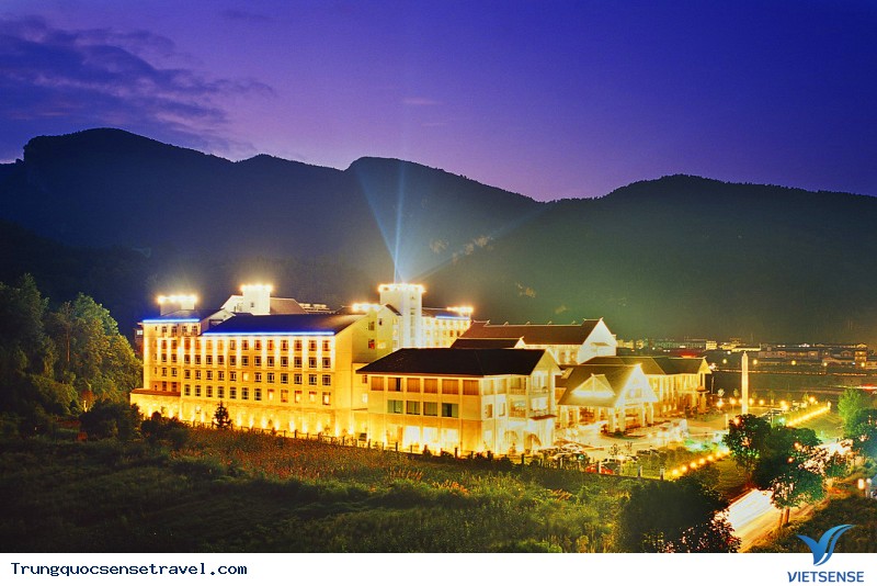 Chọn  khách sạn nghỉ ngơi ở Trương Gia Giới ? - Ảnh 1