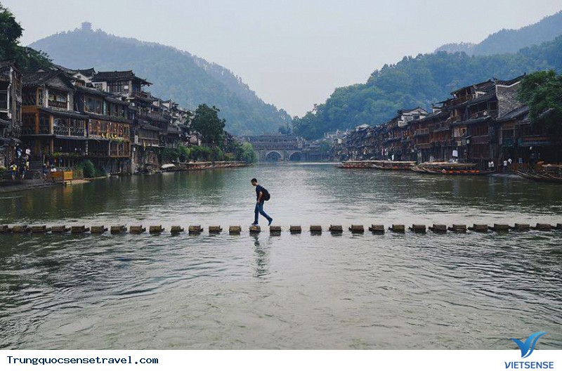 Phượng Hoàng Cổ Trấn trong những ngày nghỉ lễ 30 tháng 4 năm 2025 - Ảnh 5 Phượng Hoàng Cổ Trấn trong những ngày nghỉ lễ 30 tháng 4 năm 2025 - Ảnh 5