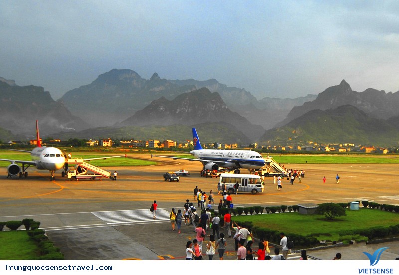 Phượng Hoàng Cổ Trấn trong những ngày nghỉ lễ 30 tháng 4 năm 2025 - Ảnh 1 Phượng Hoàng Cổ Trấn trong những ngày nghỉ lễ 30 tháng 4 năm 2025 - Ảnh 1