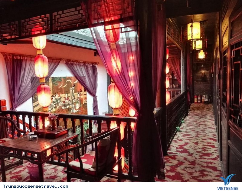 Phượng Hoàng Cổ Trấn trong những ngày nghỉ lễ 30 tháng 4 năm 2025 - Ảnh 4 Phượng Hoàng Cổ Trấn trong những ngày nghỉ lễ 30 tháng 4 năm 2025 - Ảnh 4