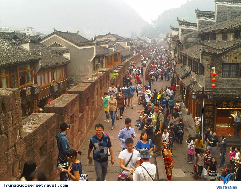 Ngắm cảnh đẹp ở Phượng Hoàng Cổ Trấn - Ảnh 3