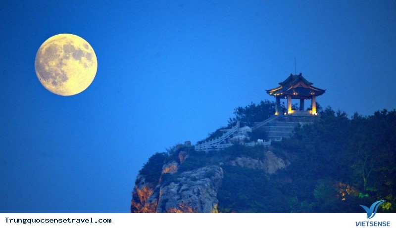 Ngắm trăng khổng lồ trong đêm Trung Thu tại Trung Quốc, 2018 - Ảnh 4 Ngắm trăng khổng lồ trong đêm Trung Thu tại Trung Quốc, 2018 - Ảnh 4