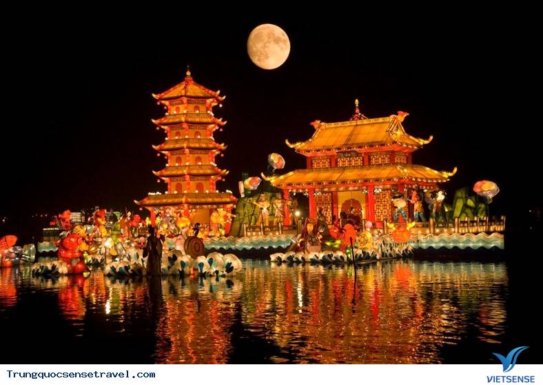 Ngắm trăng khổng lồ trong đêm Trung Thu tại Trung Quốc, 2018 - Ảnh 1 Ngắm trăng khổng lồ trong đêm Trung Thu tại Trung Quốc, 2018 - Ảnh 1