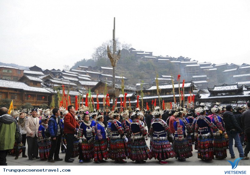 Bạn có muốn biết tại sao các trang phục truyền thống của người Miêu lại đặc biệt không ?