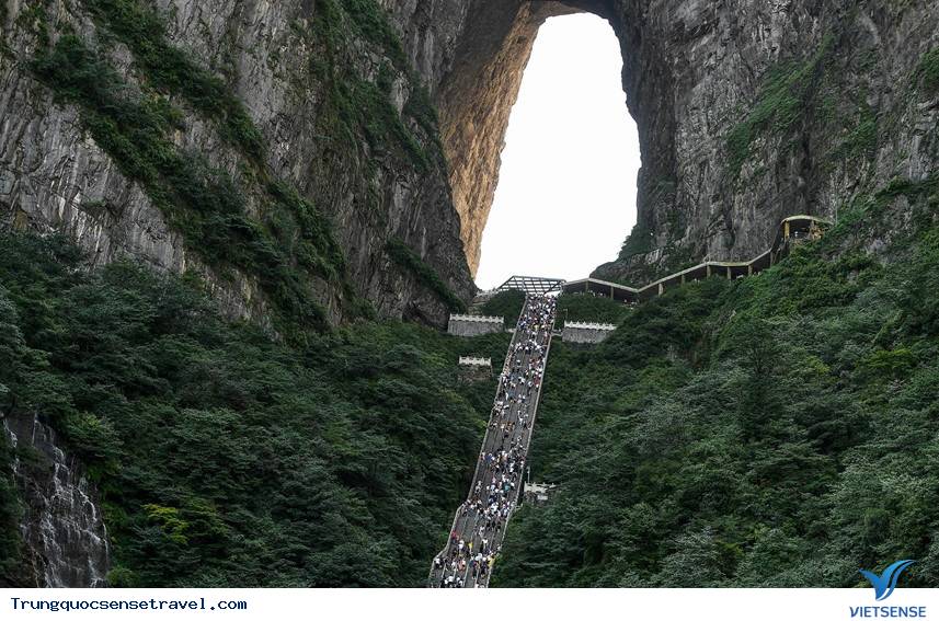 Băng qua 99 khúc cua lên Thiên Môn Sơn, dạo quanh vách kính cheo leo - Ảnh 6 Băng qua 99 khúc cua lên Thiên Môn Sơn, dạo quanh vách kính cheo leo - Ảnh 6