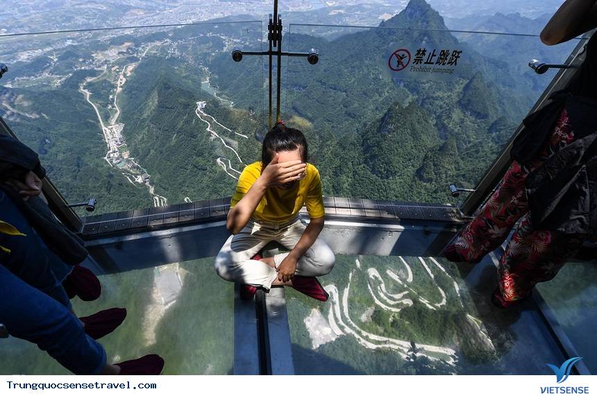 Băng qua 99 khúc cua lên Thiên Môn Sơn, dạo quanh vách kính cheo leo - Ảnh 7 Băng qua 99 khúc cua lên Thiên Môn Sơn, dạo quanh vách kính cheo leo - Ảnh 7