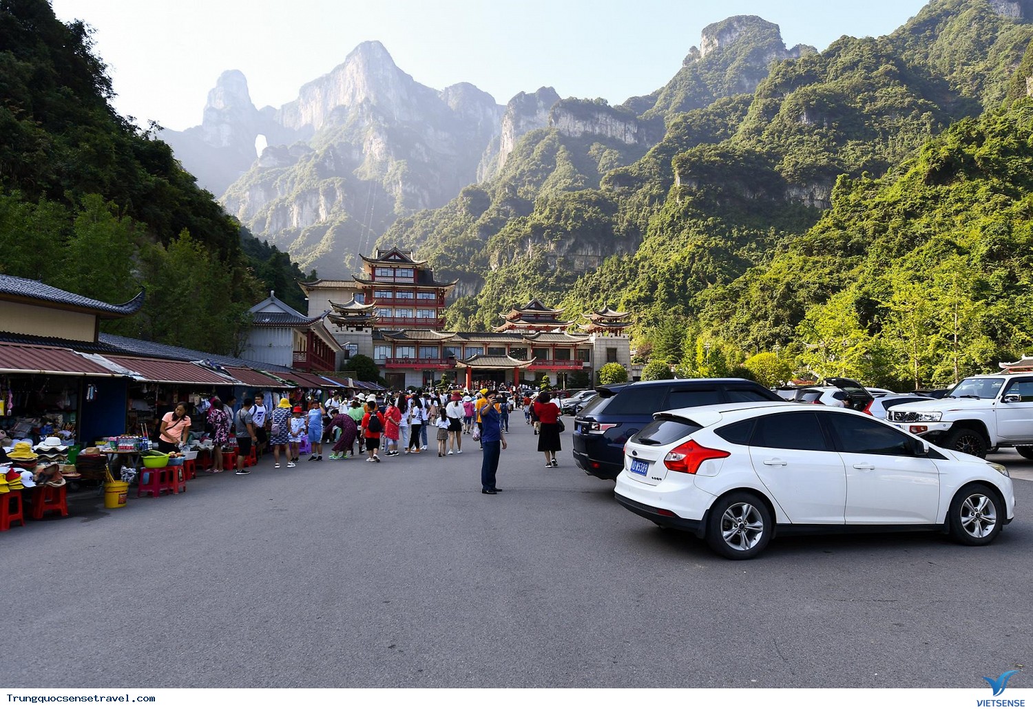 Băng qua 99 khúc cua lên Thiên Môn Sơn, dạo quanh vách kính cheo leo - Ảnh 4 Băng qua 99 khúc cua lên Thiên Môn Sơn, dạo quanh vách kính cheo leo - Ảnh 4