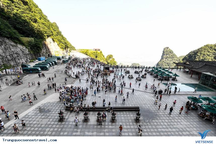 Băng qua 99 khúc cua lên Thiên Môn Sơn, dạo quanh vách kính cheo leo - Ảnh 5 Băng qua 99 khúc cua lên Thiên Môn Sơn, dạo quanh vách kính cheo leo - Ảnh 5