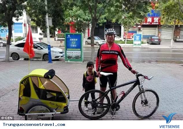 Bé gái 4 tuổi cùng bố khám phá Trung Quốc bằng xe đạp - Ảnh 6